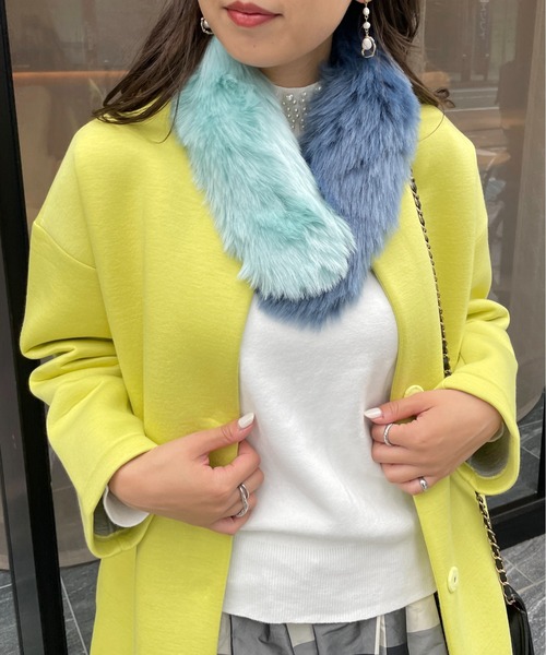 StyleSea(スタイルシー)の「バイカラーフェイクファーティペット(マフラー・レディース・グリーン系その他/ブルー系その他/グレー系その他/ホワイト×ブルー・FREE)」の22枚目の写真