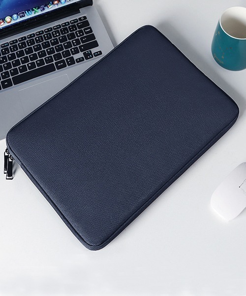 Fun & Daily(ファンアンドデイリー)の「F&D : 13インチ PC Case whith pouch(PC・タブレットケース・メンズ・ネイビー/ピンク/ブラック/グレー・FREE)」の3枚目の写真