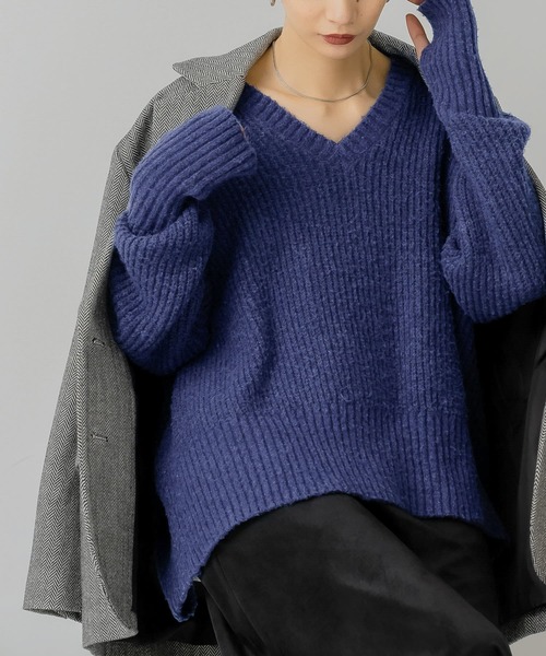 KBF（ケイビーエフ）の「『WEB/一部店舗限定』フィンガーホールVネック