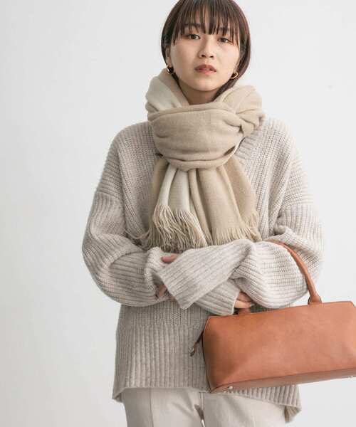 KBF(ケイビーエフ)の「『WEB/一部店舗限定』フィンガーホールVネックニット(ニット/セーター・レディース・オートミール/ブルー/チャコールグレー・ONE)」の11枚目の写真