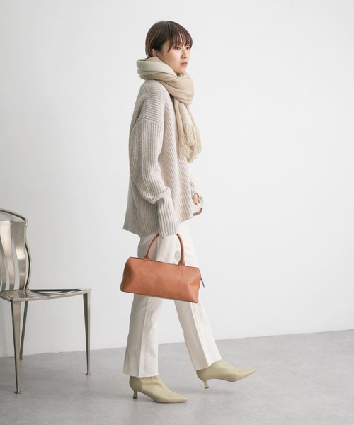 KBF(ケイビーエフ)の「『WEB/一部店舗限定』フィンガーホールVネックニット(ニット/セーター・レディース・オートミール/ブルー/チャコールグレー・ONE)」の15枚目の写真