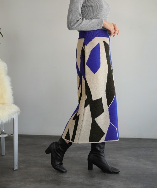 Bou Jeloud（ブージュルード）の「幾何柄ニットスカート（スカート・レディース・オレンジ/ブルー・FREE）」の6枚目の写真