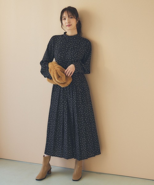 Andemiu(アンデミュウ)の「アソートタックプリーツワンピース182269(ワンピース・レディース・ブラック/グレー/グリーン/ダークブラウン・FREE)」の6枚目の写真