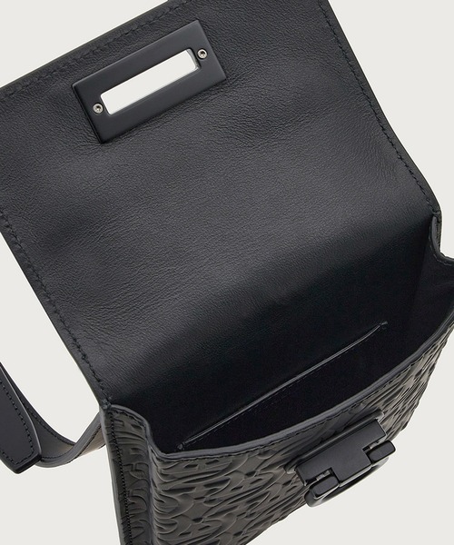 FERRAGAMO（フェラガモ）の「ショルダーバッグ（ショルダーバッグ・メンズ・ブラック・ONE SIZE）」の6枚目の写真
