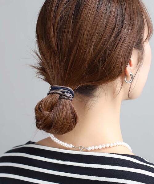ANEMONE（アネモネ）の「ラメ×ツイストデザインヘアゴム[3本セット]（ヘアゴム・レディース・ワイン/グリーン/ネイビー/ベージュ・FREE）」の11枚目の写真
