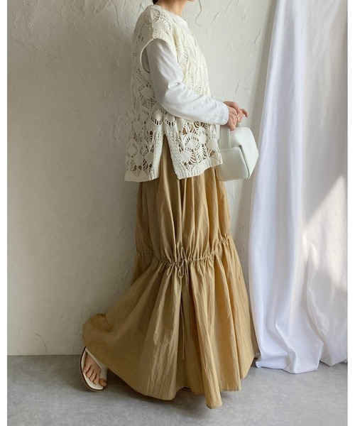 She's Closet(シーズクローゼット)の「Aラインボリュームフレアワッシャーシャーリングティアードロングスカート(スカート・レディース・ベージュ/アイボリー/オリーブ/ブラック・FREE)」の7枚目の写真