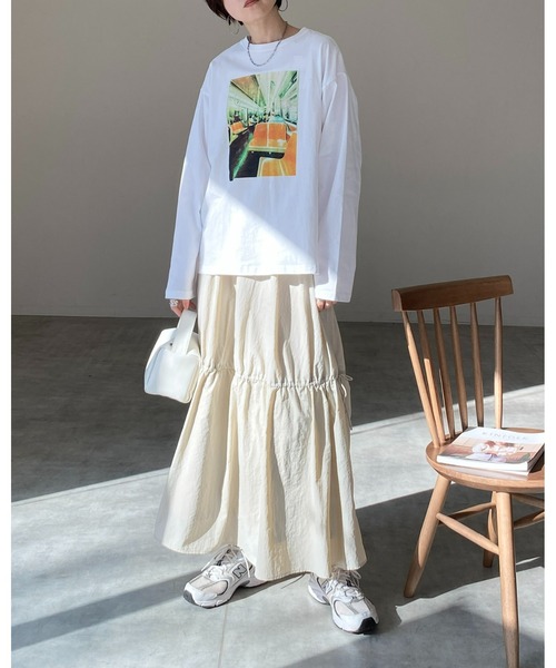 She's Closet(シーズクローゼット)の「Aラインボリュームフレアワッシャーシャーリングティアードロングスカート(スカート・レディース・ベージュ/アイボリー/オリーブ/ブラック・FREE)」の11枚目の写真