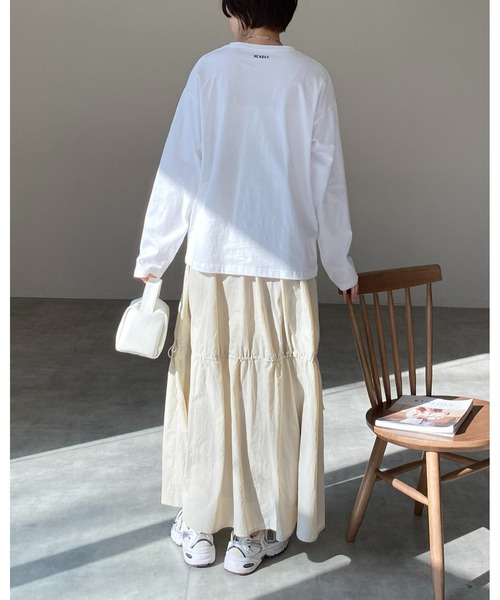 She's Closet(シーズクローゼット)の「Aラインボリュームフレアワッシャーシャーリングティアードロングスカート(スカート・レディース・ベージュ/アイボリー/オリーブ/ブラック・FREE)」の20枚目の写真
