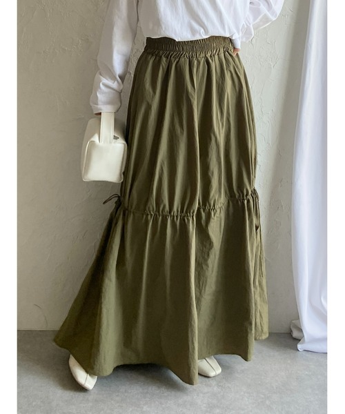 She's Closet(シーズクローゼット)の「Aラインボリュームフレアワッシャーシャーリングティアードロングスカート(スカート・レディース・ベージュ/アイボリー/オリーブ/ブラック・FREE)」の12枚目の写真