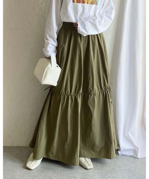 She's Closet(シーズクローゼット)の「Aラインボリュームフレアワッシャーシャーリングティアードロングスカート(スカート・レディース・ベージュ/アイボリー/オリーブ/ブラック・FREE)」の13枚目の写真