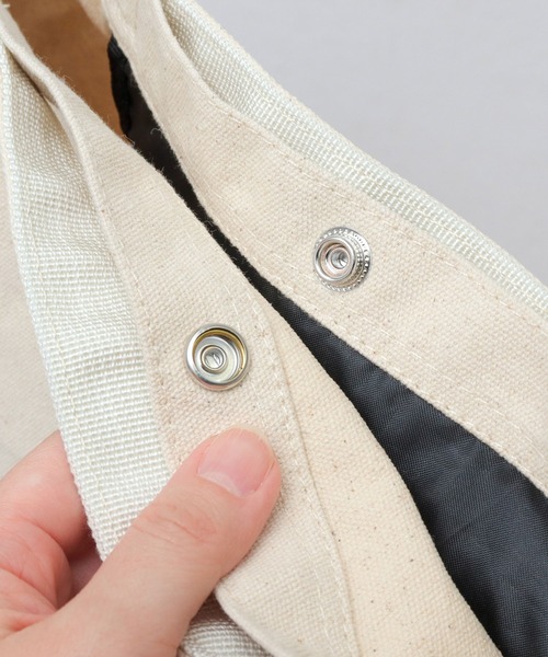 THRASHER（スラッシャー）の「キャンバス ショルダーバッグ ハンドル付き （GONZ・マグロゴ）（ショルダーバッグ・メンズ・オフホワイト/ブラック/ホワイト系その他/ブラック系その他・FREE）」の12枚目の写真