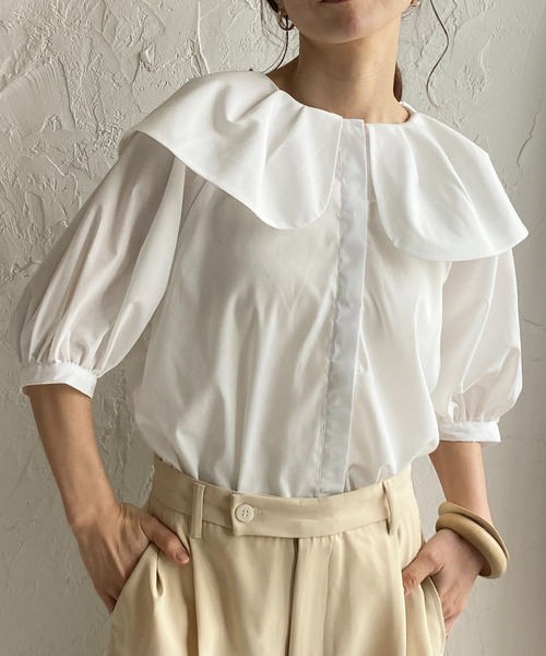 She's Closet(シーズクローゼット)の「フリル襟付きビッグカラー半袖タックパフスリーブブラウス(シャツ/ブラウス・レディース・グリーン/ホワイト/ブラック/モカ・FREE)」の2枚目の写真