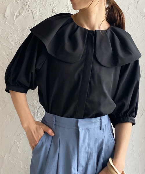 She's Closet(シーズクローゼット)の「フリル襟付きビッグカラー半袖タックパフスリーブブラウス(シャツ/ブラウス・レディース・グリーン/ホワイト/ブラック/モカ・FREE)」の3枚目の写真