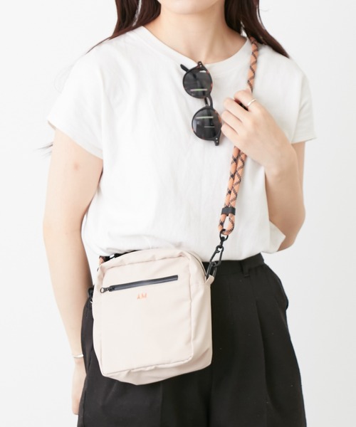 ACCOMMODE(アコモデ)の「パラコード ミニボックス サコッシュ(ショルダーバッグ・レディース・ベージュ/ブラック/ブルー・フリー)」の3枚目の写真