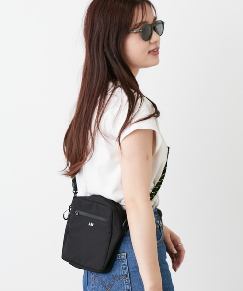 ACCOMMODE(アコモデ)の「パラコード ミニボックス サコッシュ(ショルダーバッグ・レディース・ベージュ/ブラック/ブルー・フリー)」の5枚目の写真