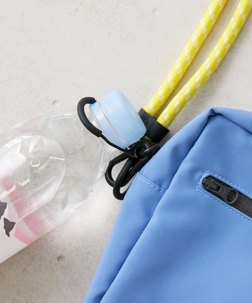 ACCOMMODE(アコモデ)の「パラコード ミニボックス サコッシュ(ショルダーバッグ・レディース・ベージュ/ブラック/ブルー・フリー)」の13枚目の写真