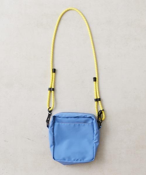 ACCOMMODE(アコモデ)の「パラコード ミニボックス サコッシュ(ショルダーバッグ・レディース・ベージュ/ブラック/ブルー・フリー)」の12枚目の写真