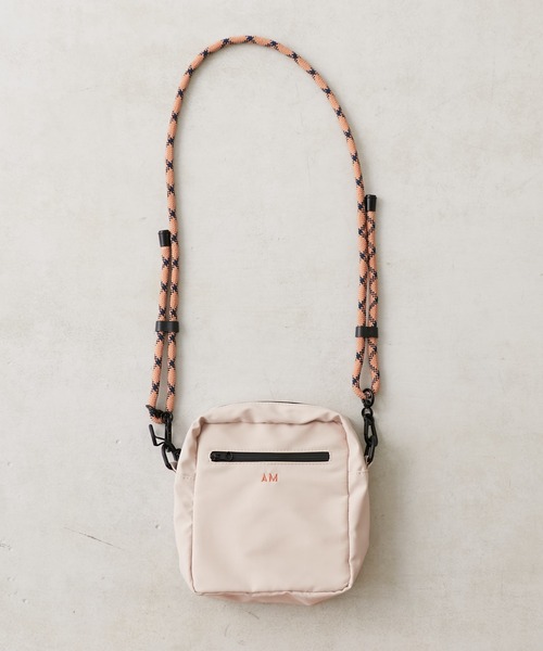 ACCOMMODE(アコモデ)の「パラコード ミニボックス サコッシュ(ショルダーバッグ・レディース・ベージュ/ブラック/ブルー・フリー)」の20枚目の写真