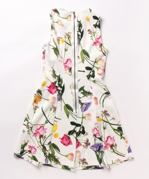 Ted Baker(テッドベーカー)の「RUXANE フラワープリント スケータードレス(ワンピース・レディース・ホワイト・1/2/0/3)」の6枚目の写真