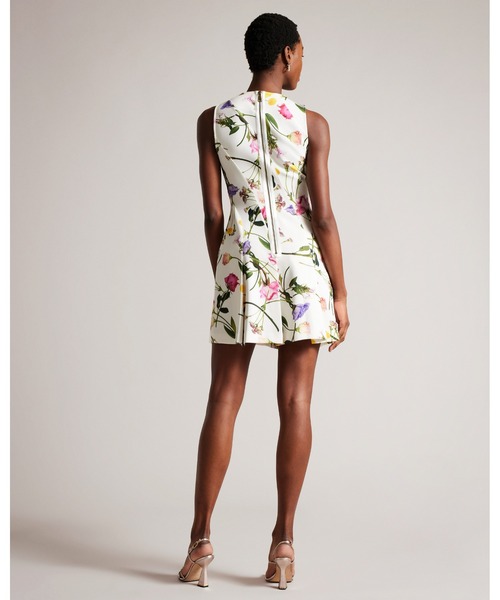 Ted Baker(テッドベーカー)の「RUXANE フラワープリント スケータードレス(ワンピース・レディース・ホワイト・1/2/0/3)」の5枚目の写真