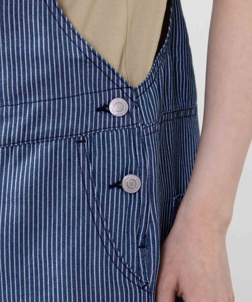 NAVY(ネイビー)の「ライトオンス デニム サロペット オーバーオール(サロペット/オーバーオール・レディース・ストライプ/ダークブルー・L/M)」の6枚目の写真
