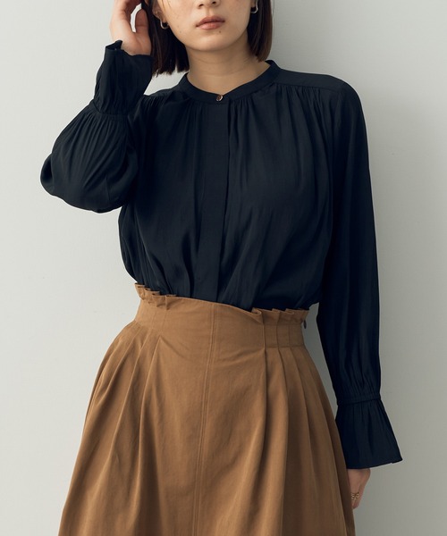 YECCA VECCA(イェッカヴェッカ)の「キャンディスリーブギャザーブラウス(シャツ/ブラウス・レディース・モカ/ラベンダー/アイボリー/ブラック・FREE)」の1枚目の写真