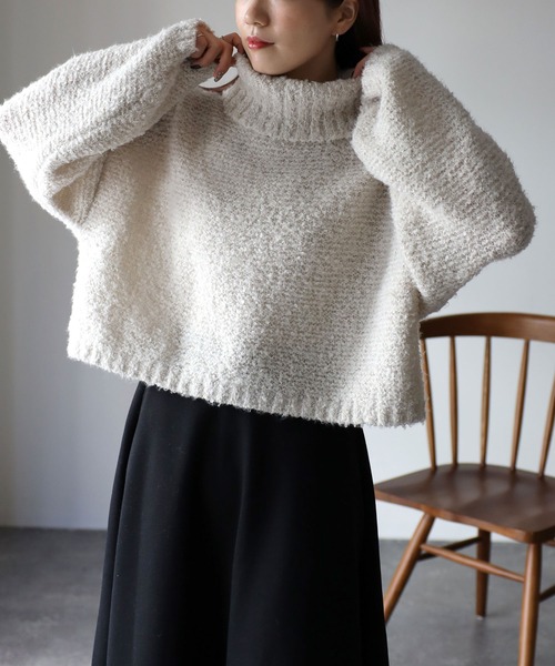 Riberry(リベリー)の「ループヤーンショートタートルニット(ニット/セーター・レディース・ブラック/グレイッシュベージュ/チャコールグレー/ブルー/グリーン・MEDIUM)」の3枚目の写真