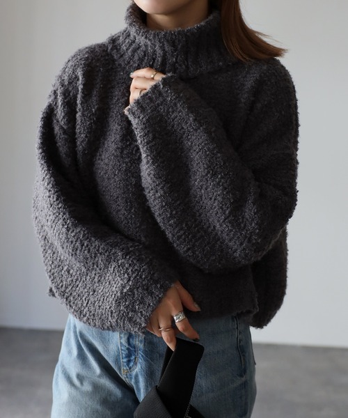 Riberry(リベリー)の「ループヤーンショートタートルニット(ニット/セーター・レディース・ブラック/グレイッシュベージュ/チャコールグレー/ブルー/グリーン・MEDIUM)」の16枚目の写真
