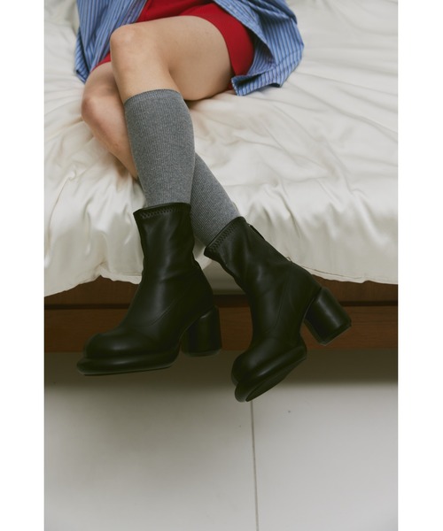 un/neu(アンノイ)の「パテッドストレッチミドルブーツ(ブーツ・レディース・ブラック/ホワイト・M/L/S)」の11枚目の写真