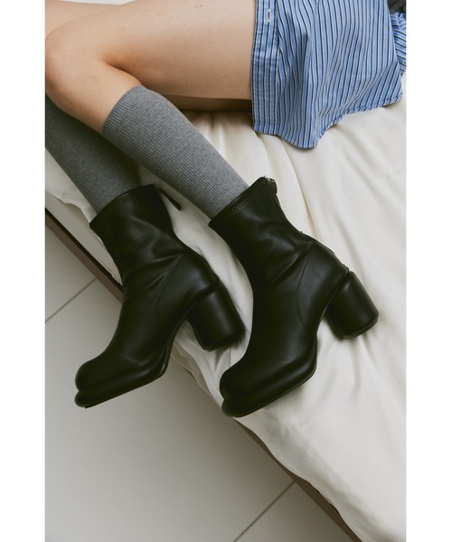 un/neu(アンノイ)の「パテッドストレッチミドルブーツ(ブーツ・レディース・ブラック/ホワイト・M/L/S)」の18枚目の写真