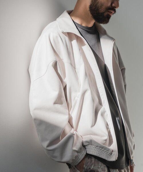 EDIFICE(エディフィス)の「フェイクスエード アーミートレーニングジャケット(その他アウター・メンズ・アイボリー/ネイビー・MEDIUM/LARGE)」の2枚目の写真