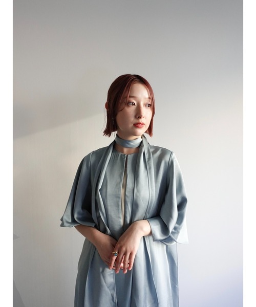 【sahara】スリットネックシルキードレス ブルー　着用1回 sahara（サハラ）の「Slit Neck Silky Dress/スリットネック