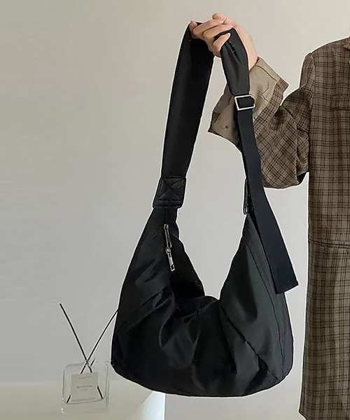 ABBEY MARKET(アビーマーケット)の「ラウンドショルダーバッグ ボディバッグ ワンショルダーバッグ 軽量素材(ショルダーバッグ・レディース・アイボリー/ブラック・FREE)」の16枚目の写真