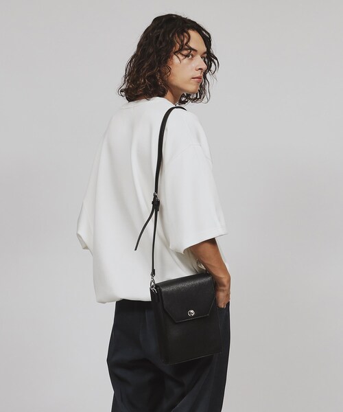 tk.TAKEO KIKUCHI(ティーケータケオキクチ)の「◆スクエアボックスショルダーバッグ(ユニセックスアイテム)(ショルダーバッグ・メンズ・グレー系その他2/グレー系その他3/ブラック系4/ブラック系5/ベージュ/ブラック系/ライトパープル/ベージュ系4/ベージュ系6/ダークグリーン系/ブラック系1/ブラック系3/ブラック/ブラウン系その他6/ブルー系その他6/ブルー系6/ブラック系8/ブラック系その他2/ブラック系その他/ブラック系7/ブラック系その他3/ブラック系2・00)」の13枚目の写真