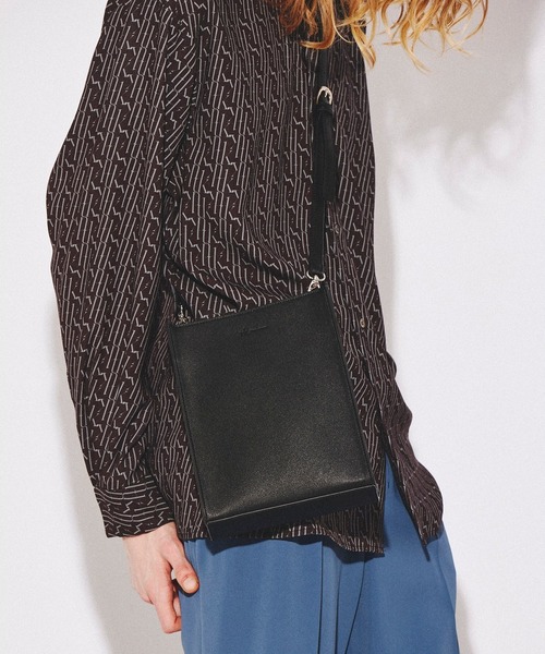 tk.TAKEO KIKUCHI(ティーケータケオキクチ)の「◆スクエアボックスショルダーバッグ(ユニセックスアイテム)(ショルダーバッグ・メンズ・グレー系その他2/グレー系その他3/ブラック系4/ブラック系5/ベージュ/ブラック系/ライトパープル/ベージュ系4/ベージュ系6/ダークグリーン系/ブラック系1/ブラック系3/ブラック/ブラウン系その他6/ブルー系その他6/ブルー系6/ブラック系8/ブラック系その他2/ブラック系その他/ブラック系7/ブラック系その他3/ブラック系2・00)」の11枚目の写真