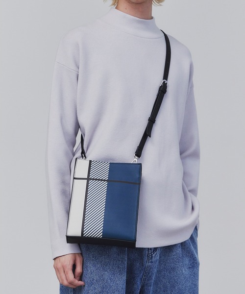 tk.TAKEO KIKUCHI(ティーケータケオキクチ)の「◆スクエアボックスショルダーバッグ(ユニセックスアイテム)(ショルダーバッグ・メンズ・グレー系その他2/グレー系その他3/ブラック系4/ブラック系5/ベージュ/ブラック系/ライトパープル/ベージュ系4/ベージュ系6/ダークグリーン系/ブラック系1/ブラック系3/ブラック/ブラウン系その他6/ブルー系その他6/ブルー系6/ブラック系8/ブラック系その他2/ブラック系その他/ブラック系7/ブラック系その他3/ブラック系2・00)」の21枚目の写真