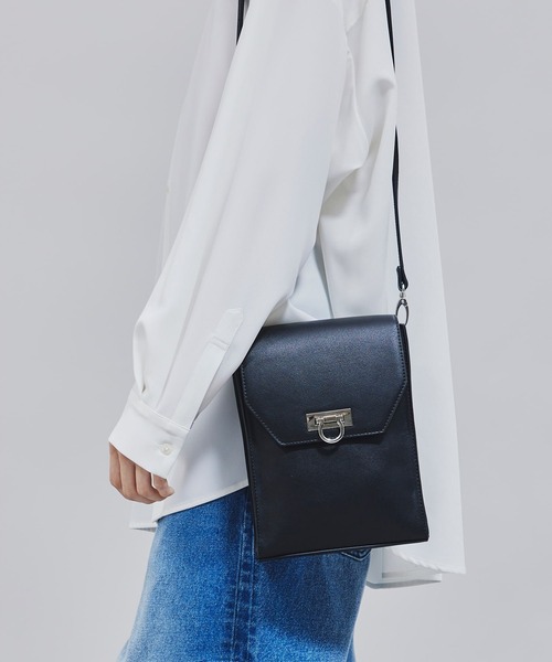 tk.TAKEO KIKUCHI(ティーケータケオキクチ)の「◆スクエアボックスショルダーバッグ(ユニセックスアイテム)(ショルダーバッグ・メンズ・グレー系その他2/グレー系その他3/ブラック系4/ブラック系5/ベージュ/ブラック系/ライトパープル/ベージュ系4/ベージュ系6/ダークグリーン系/ブラック系1/ブラック系3/ブラック/ブラウン系その他6/ブルー系その他6/ブルー系6/ブラック系8/ブラック系その他2/ブラック系その他/ブラック系7/ブラック系その他3/ブラック系2・00)」の1枚目の写真