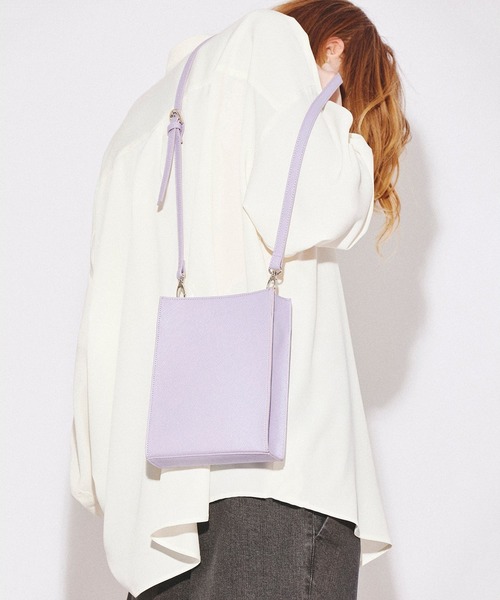 tk.TAKEO KIKUCHI(ティーケータケオキクチ)の「◆スクエアボックスショルダーバッグ(ユニセックスアイテム)(ショルダーバッグ・メンズ・グレー系その他2/グレー系その他3/ブラック系4/ブラック系5/ベージュ/ブラック系/ライトパープル/ベージュ系4/ベージュ系6/ダークグリーン系/ブラック系1/ブラック系3/ブラック/ブラウン系その他6/ブルー系その他6/ブルー系6/ブラック系8/ブラック系その他2/ブラック系その他/ブラック系7/ブラック系その他3/ブラック系2・00)」の22枚目の写真