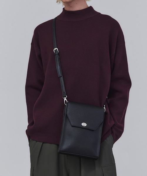 tk.TAKEO KIKUCHI(ティーケータケオキクチ)の「◆スクエアボックスショルダーバッグ(ユニセックスアイテム)(ショルダーバッグ・メンズ・グレー系その他2/グレー系その他3/ブラック系4/ブラック系5/ベージュ/ブラック系/ライトパープル/ベージュ系4/ベージュ系6/ダークグリーン系/ブラック系1/ブラック系3/ブラック/ブラウン系その他6/ブルー系その他6/ブルー系6/ブラック系8/ブラック系その他2/ブラック系その他/ブラック系7/ブラック系その他3/ブラック系2・00)」の3枚目の写真