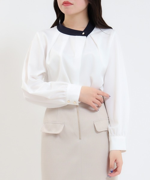 TRUDEA(トルディア)の「配色アシメネックブラウス(シャツ/ブラウス・レディース・ホワイト/ベージュ・MEDIUM)」の1枚目の写真