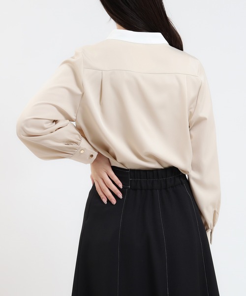 TRUDEA(トルディア)の「配色アシメネックブラウス(シャツ/ブラウス・レディース・ホワイト/ベージュ・MEDIUM)」の6枚目の写真