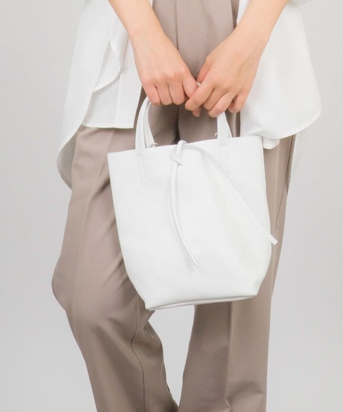 andrea cardone（アンドレアカルドネ）の「【andrea cardone/アンドレアカルドネ】レザー ミニ トートバッグ XSサイズ（ショルダーバッグ・レディース・シルバー/ピンクゴールド/ブラック/ホワイト/ベージュ/ゼブラ・FREE）」の2枚目の写真