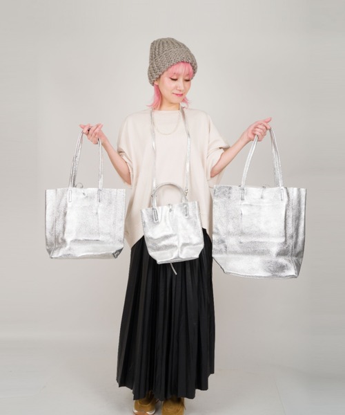 andrea cardone（アンドレアカルドネ）の「【andrea cardone/アンドレアカルドネ】レザー ミニ トートバッグ XSサイズ（ショルダーバッグ・レディース・シルバー/ピンクゴールド/ブラック/ホワイト/ベージュ/ゼブラ・FREE）」の4枚目の写真