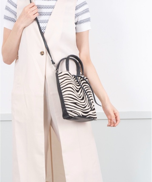 andrea cardone（アンドレアカルドネ）の「【andrea cardone/アンドレアカルドネ】レザー ミニ トートバッグ XSサイズ（ショルダーバッグ・レディース・シルバー/ピンクゴールド/ブラック/ホワイト/ベージュ/ゼブラ・FREE）」の9枚目の写真