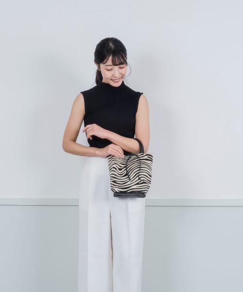 andrea cardone（アンドレアカルドネ）の「【andrea cardone/アンドレアカルドネ】レザー ミニ トートバッグ XSサイズ（ショルダーバッグ・レディース・シルバー/ピンクゴールド/ブラック/ホワイト/ベージュ/ゼブラ・FREE）」の15枚目の写真