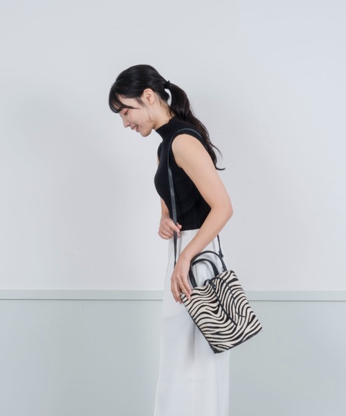 andrea cardone（アンドレアカルドネ）の「【andrea cardone/アンドレアカルドネ】レザー ミニ トートバッグ XSサイズ（ショルダーバッグ・レディース・シルバー/ピンクゴールド/ブラック/ホワイト/ベージュ/ゼブラ・FREE）」の16枚目の写真