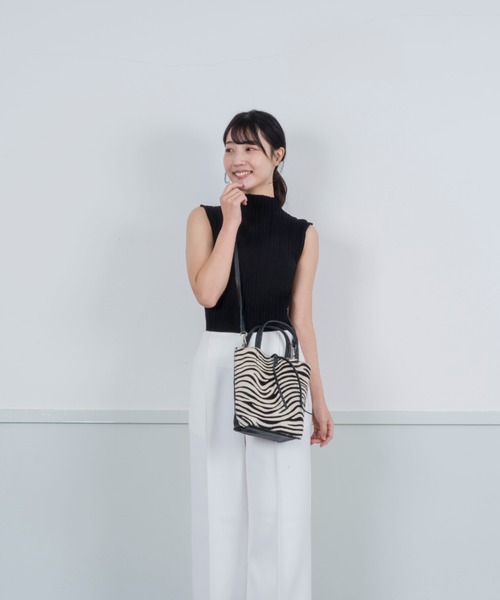 andrea cardone（アンドレアカルドネ）の「【andrea cardone/アンドレアカルドネ】レザー ミニ トートバッグ XSサイズ（ショルダーバッグ・レディース・シルバー/ピンクゴールド/ブラック/ホワイト/ベージュ/ゼブラ・FREE）」の17枚目の写真