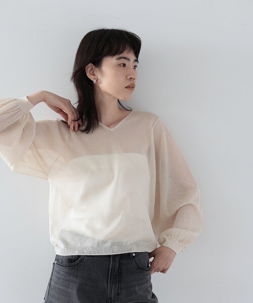 GALLEST（ギャレスト）の「◆シアーVネックプルオーバー（ニット/セーター・レディース・キャメル/アイボリー/ブラック/スモーキーグリーン系・38）」の5枚目の写真