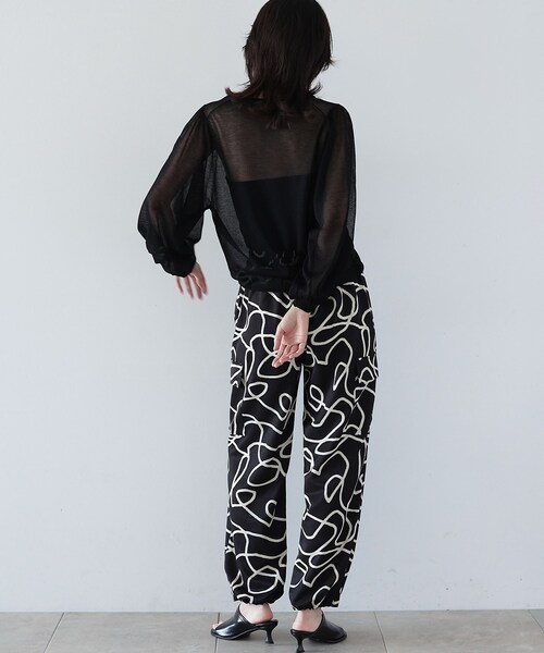 GALLEST（ギャレスト）の「◆シアーVネックプルオーバー（ニット/セーター・レディース・キャメル/アイボリー/ブラック/スモーキーグリーン系・38）」の10枚目の写真