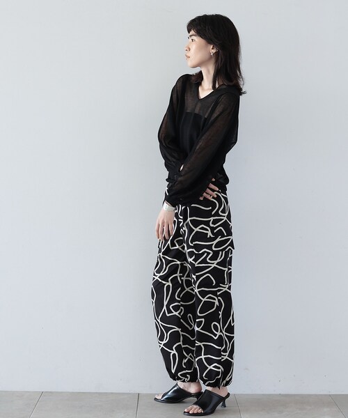 GALLEST（ギャレスト）の「◆シアーVネックプルオーバー（ニット/セーター・レディース・キャメル/アイボリー/ブラック/スモーキーグリーン系・38）」の11枚目の写真